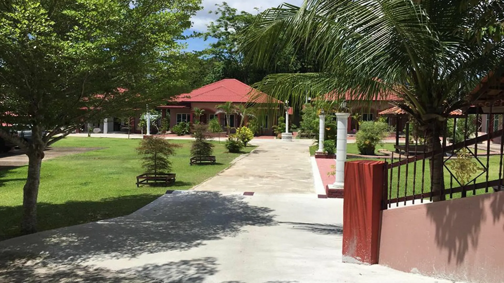 Dee Village Langkawi Chalet Hotel