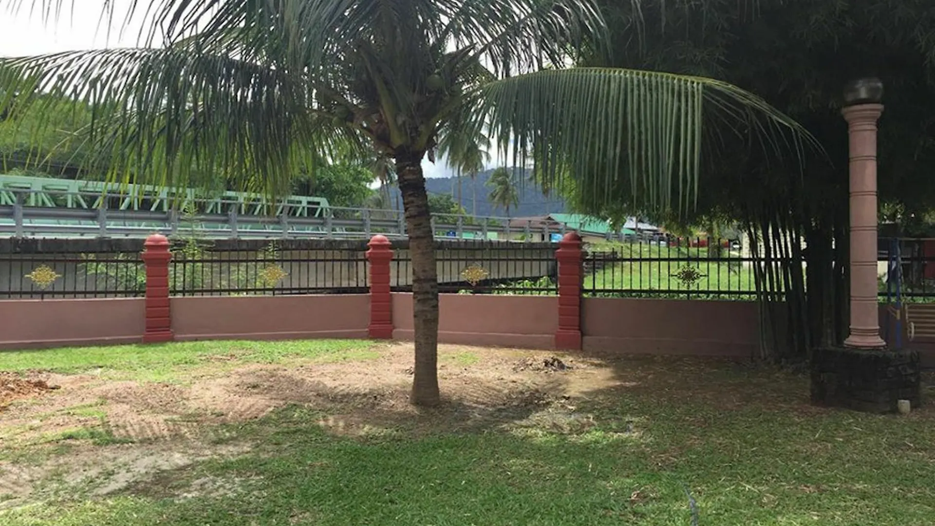 Dee Village Langkawi Chalet 2*,